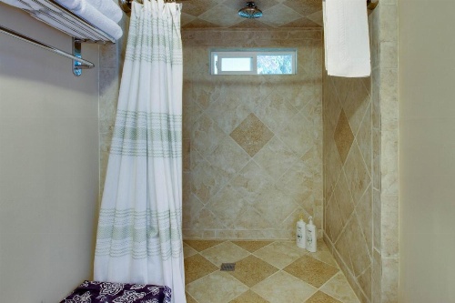 Strawberry Creek Cabin image 8